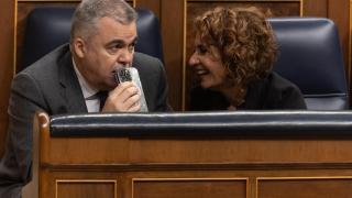 El secretario de Organización del PSOE, Santos Cerdán y la vicepresidenta primera y ministra de Hacienda, María Jesús Montero,.