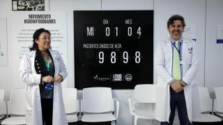 Javier Martín, coordinador del Hospital Zendal, junto a Isabel García, directora de enfermería del centro.