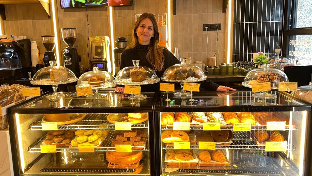 Vanessa Name en el mostrador de su cafetería Yupick.