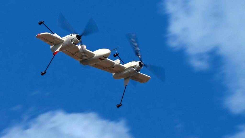 El dron de ala sustentada por rotor en modo avión