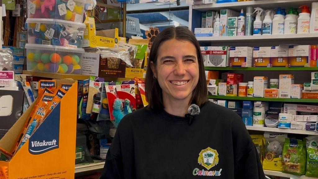 Marta, auxiliar de veterinaria en Triana.