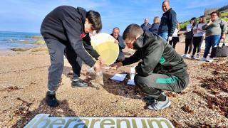 Investigadores vigueses inician un proyecto para crear el primer banco nacional de arena de playa