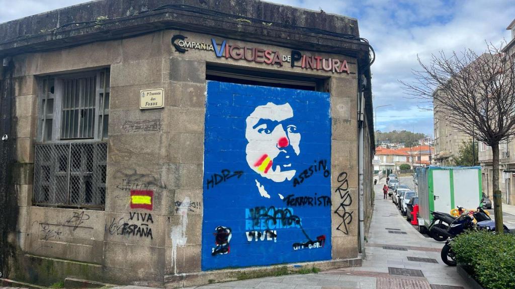 Vuelve a ser vandalizado el homenaje a Moncho Reboiras en el barrio vigués de Teis