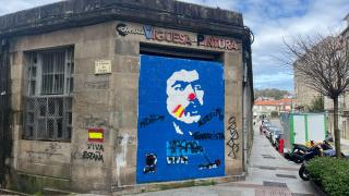 Vuelve a ser vandalizado el homenaje a Moncho Reboiras en el barrio vigués de Teis