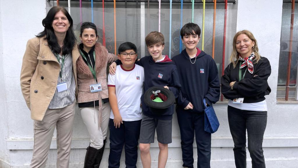 Alumnos del British School of Valencia recaudando fondos. BSV