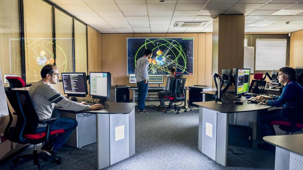 Centro de control de monitorizado de basura espacial.