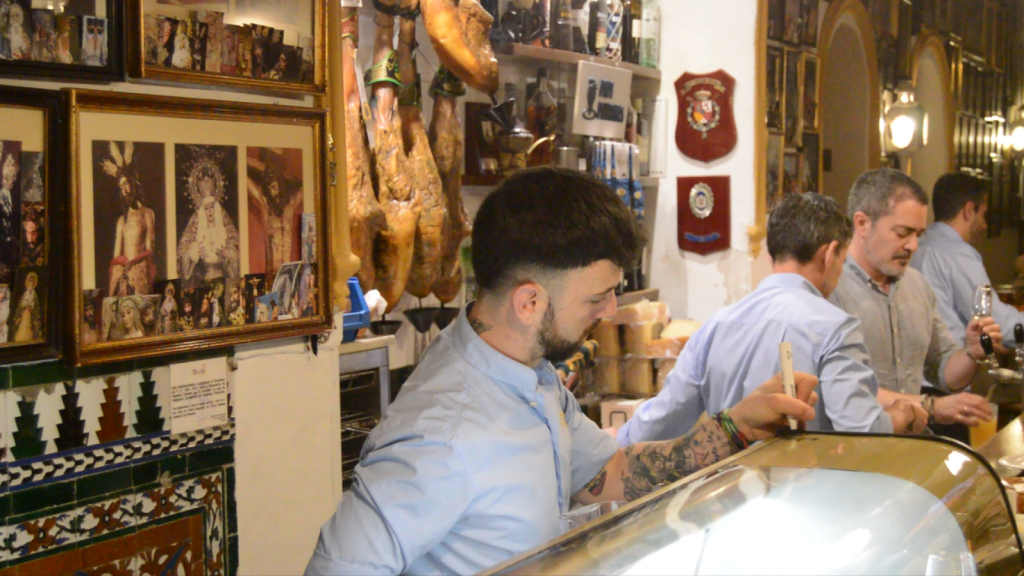 Un hervidero de sevillanos.