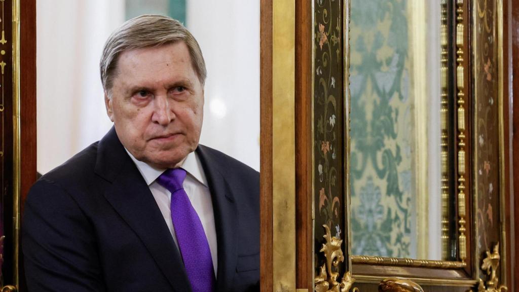 El asistente del Kremlin, Yuri Ushakov, asiste a una reunión del presidente ruso Vladimir Putin y el presidente bielorruso Alexander Lukashenko en el Kremlin de Moscú, Rusia.