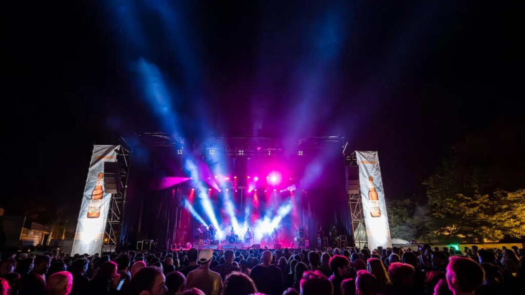 Una actuación de la Orquesta Montecarlo.