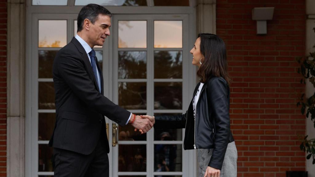 El presidente del Gobierno, Pedro Sánchez, junto a Ione Belarra, este jueves.