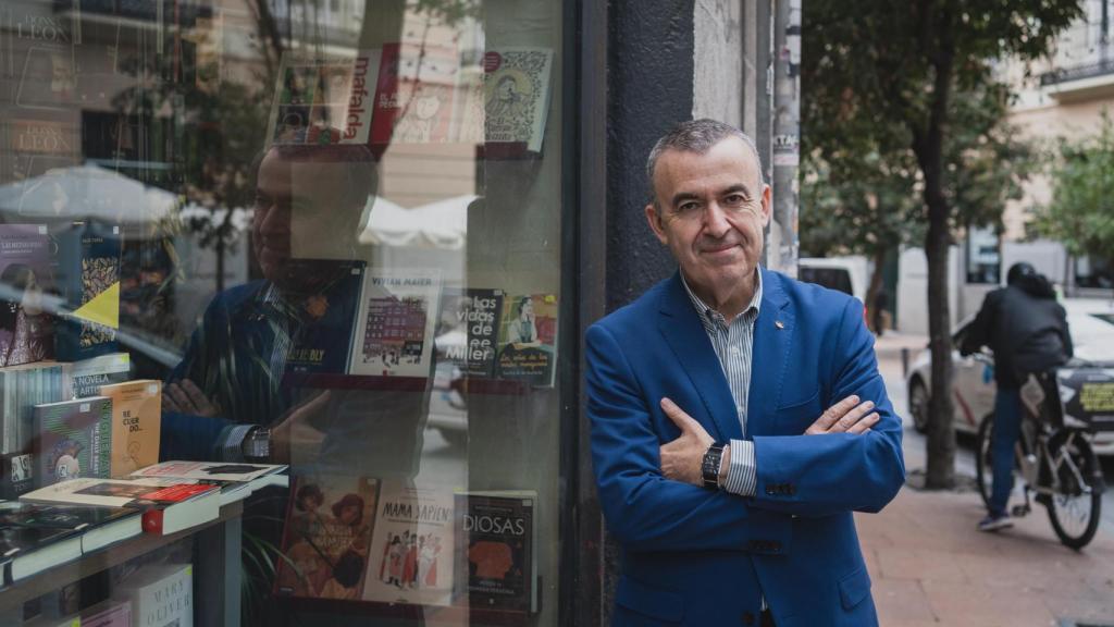 El escritor Lorenzo Silva durante la entrevista con EL ESPAÑOL.