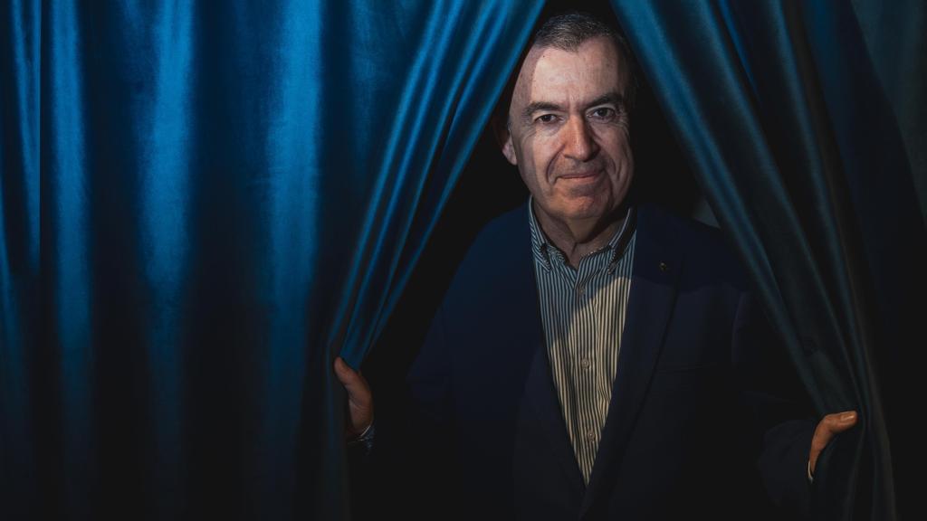 El escritor Lorenzo Silva durante la entrevista con EL ESPAÑOL.