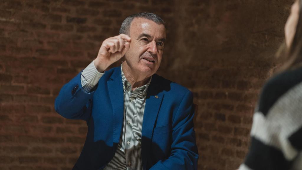 El escritor Lorenzo Silva durante la entrevista con EL ESPAÑOL.