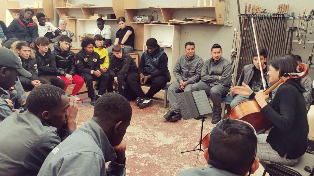 Un concierto en un centro social.