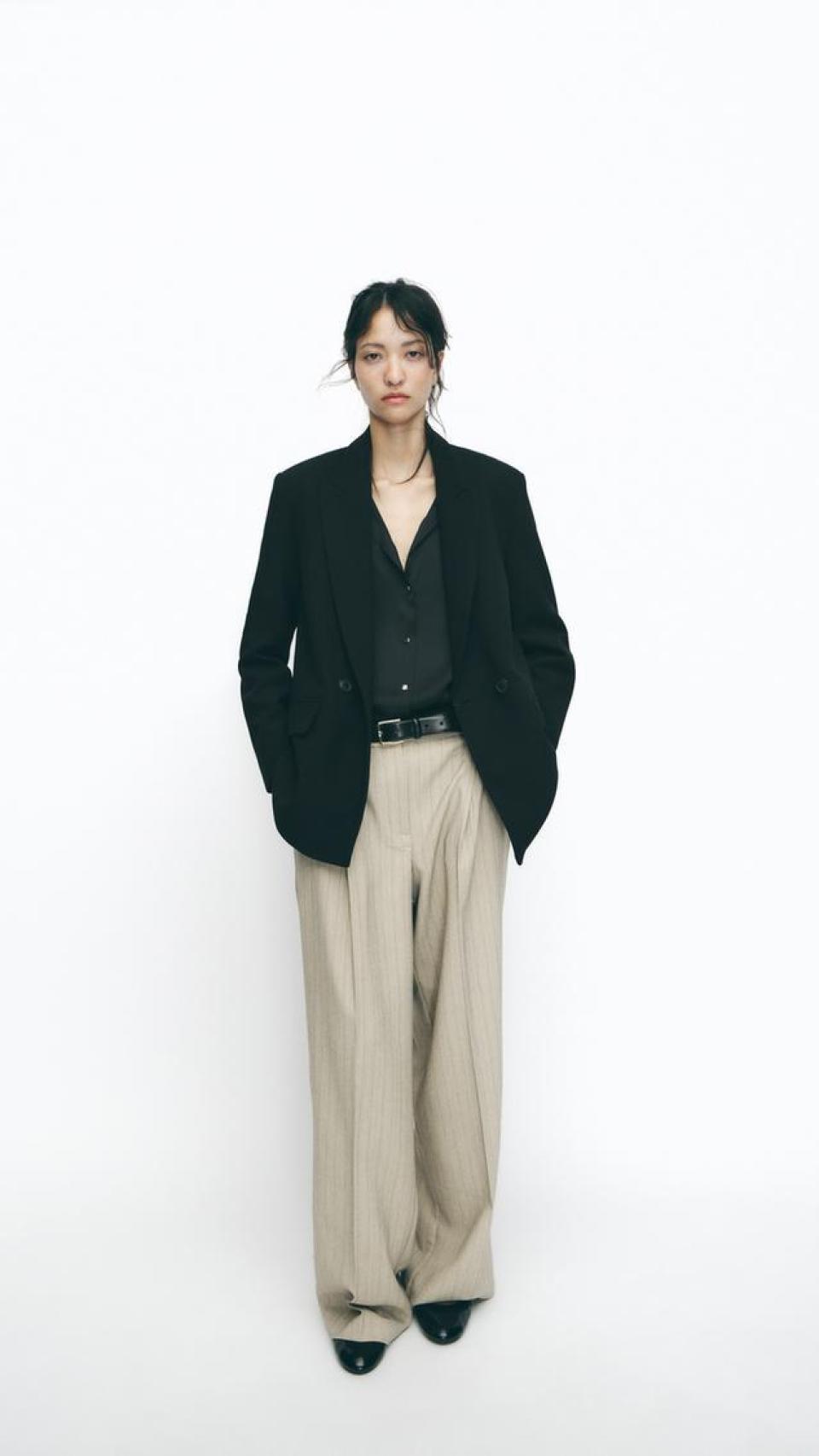 Blazer cruzada oversize de Zara.