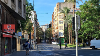 Comprar una vivienda en Alicante requiere todos los ingresos familiares de 8 años: Esto es lo que pasará con el precio