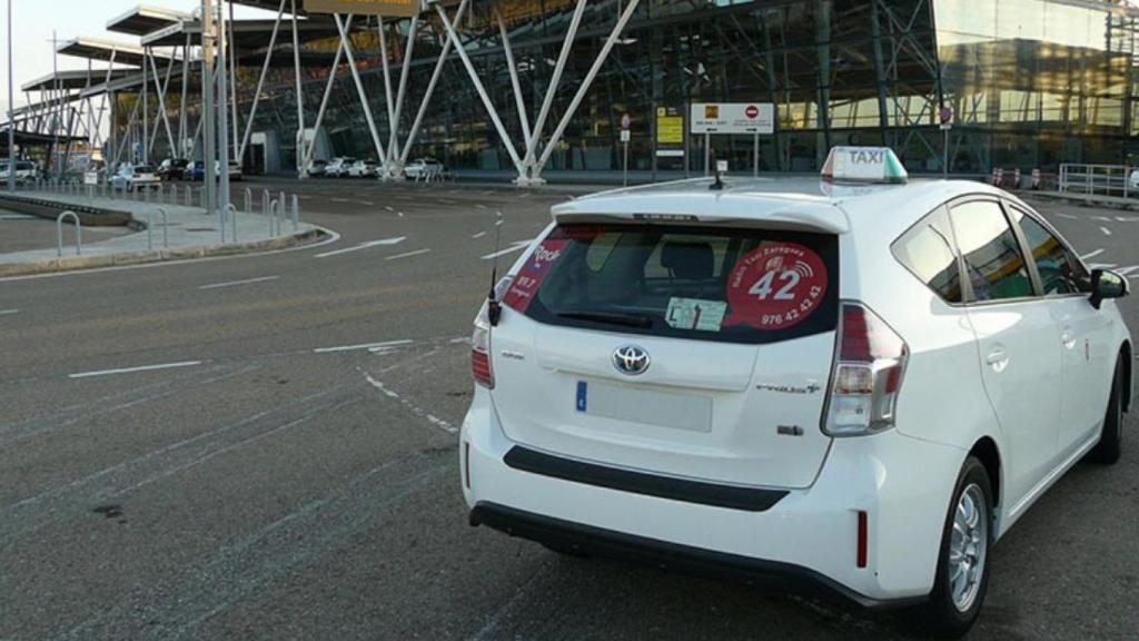 Los taxistas de Zaragoza contratan a un detective para llevar pruebas al juez contra las VTC: Hemos cazado unos 150