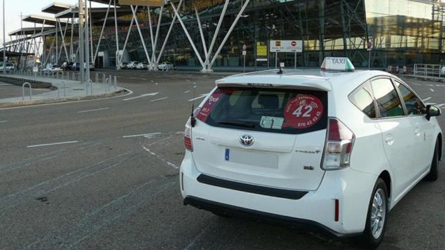 Los taxistas de Zaragoza contratan a un detective para llevar pruebas al juez contra las VTC: Hemos cazado unos 150