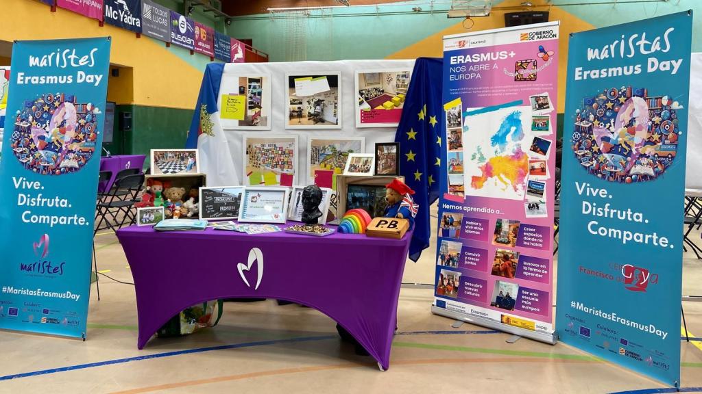 Feria en El Colegio Maristas de Zaragoza.
