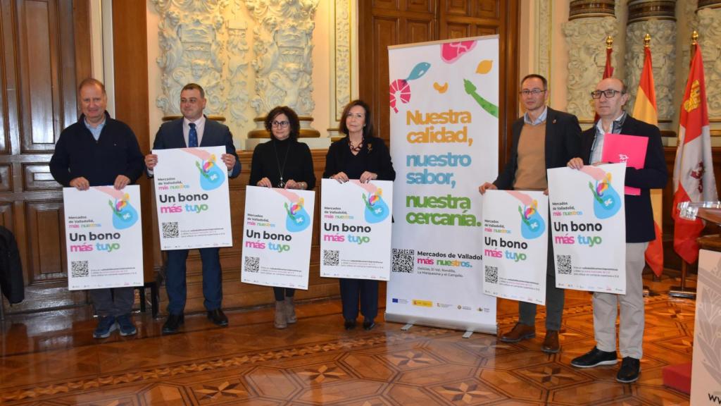 El concejal de Comercio, Mercados y Consumo, Víctor Martín, presenta la iniciativa Bono Mercado