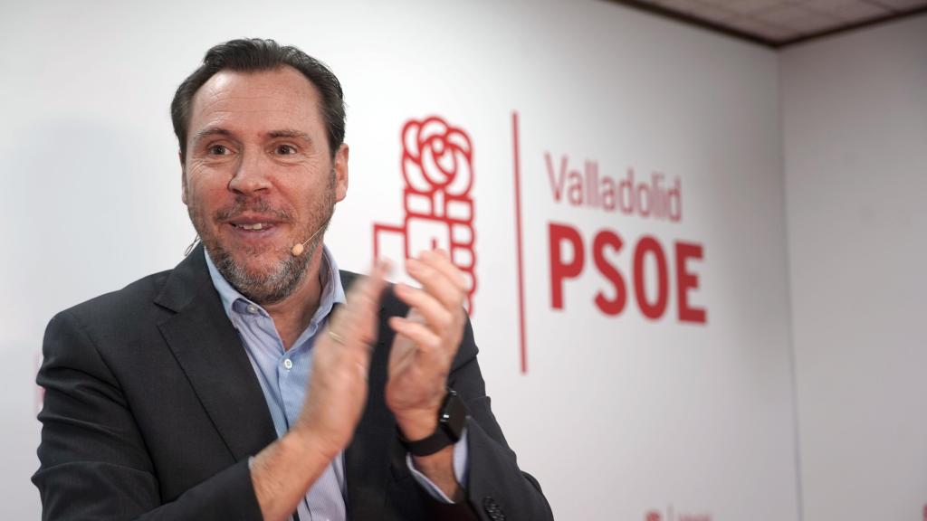 El secretario general del PSOE de Valladolid, Óscar Puente, participan en un encuentro con la militancia del PSOE de Valladolid