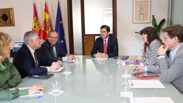 Un momento del encuentro entre los representantes del Gobierno de Castilla-La Mancha y del Ayuntamiento de Ciudad Real.