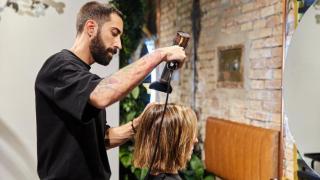 'Mousy hair': las nuevas mechas para eliminar las canas que rejuvenecen al instante y es tendencia en las peluquerías