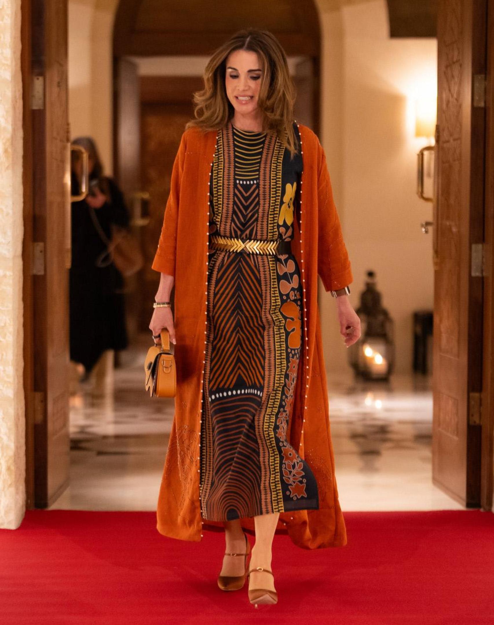 Rania de Jordania, con un look de marca libanesa.