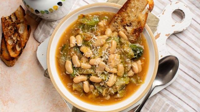 Plato de judías blancas.