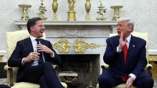 El presidente de Estados Unidos, Donald Trump, se reúne con el secretario general de la OTAN, Mark Rutte, en el Despacho Oval de la Casa Blanca en Washington, Estados Unidos, el 13 de marzo de 2025.