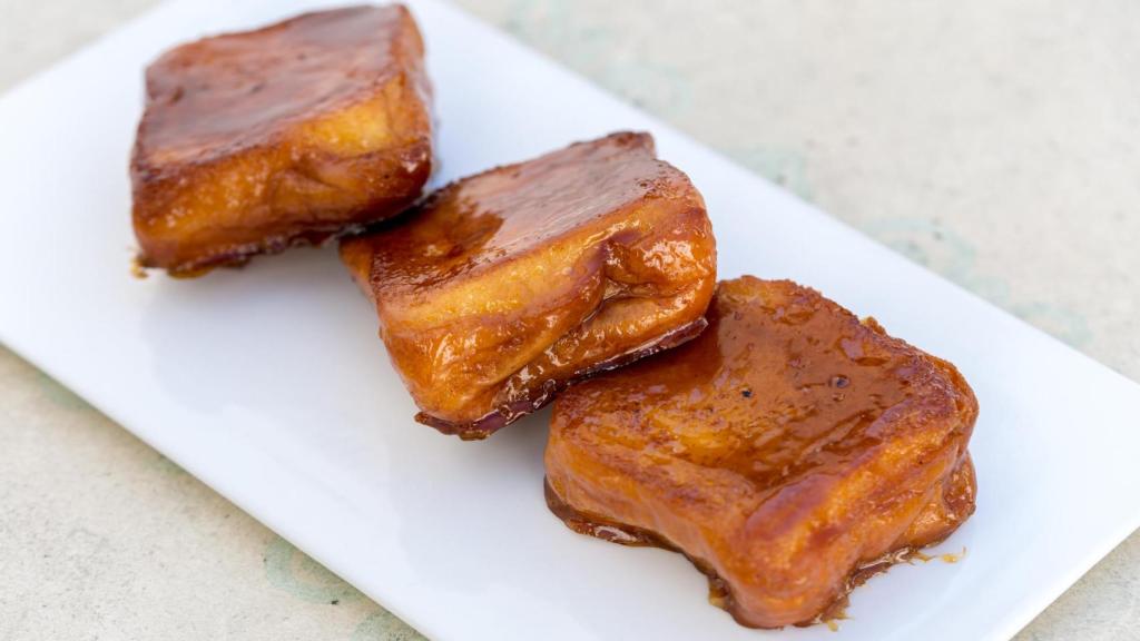 Torrijas bañadas en miel.