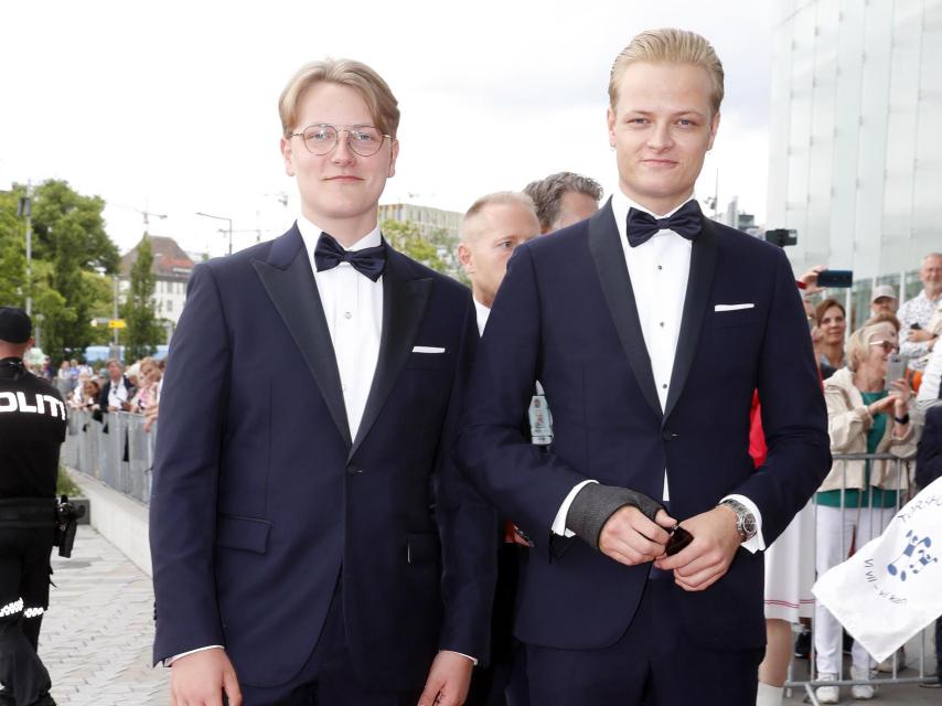 Marius Borg, hijo mayor de Mette-Marit, con su hermano, el Príncipe Sverre.
