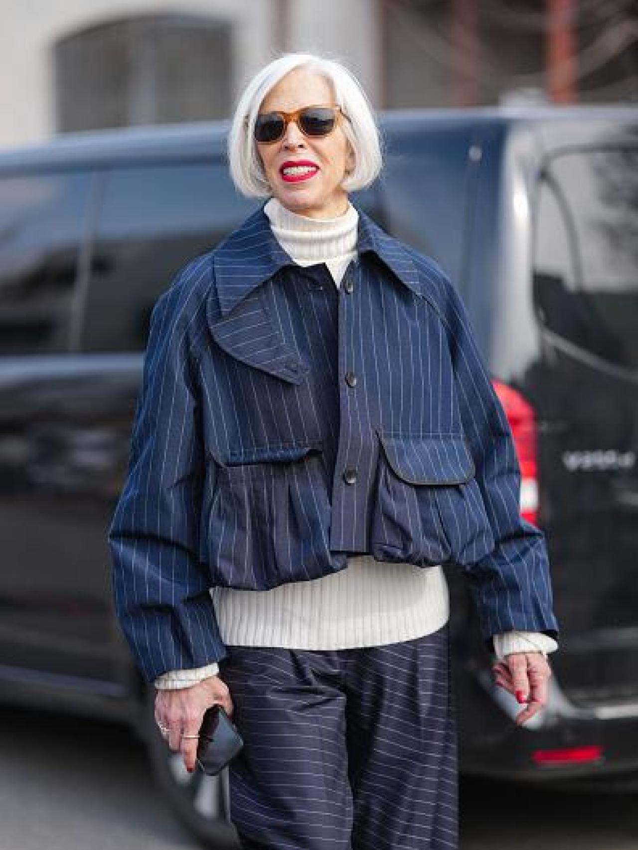 Una invitada de la Semana de la Moda de París.