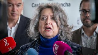 La consejera de Desarrollo Sostenible de Castilla-La Mancha, Mercedes Gómez, atendiendo este viernes a los medios de comunicación.