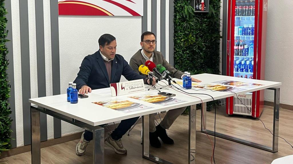 El presidente de la Asociación de Hostelería, Jorge Moro, y el concejal de Turismo, Ángel Fernández