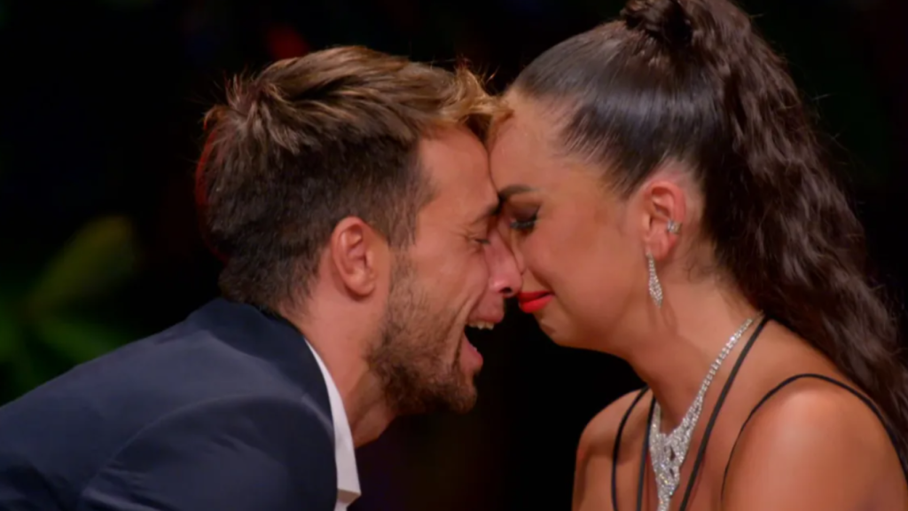 Montoya y Anita, en su hoguera final en 'La isla de las tentaciones'.