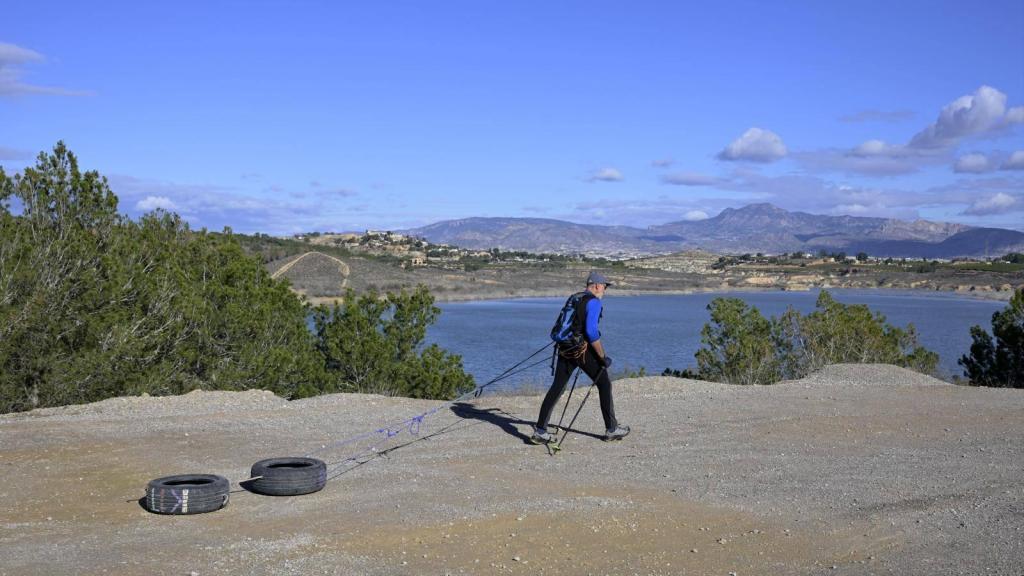 Quitín Mira, este jueves, haciendo los últimos entrenamientos antes de la expdición 'Mar de Hielo 2025'.