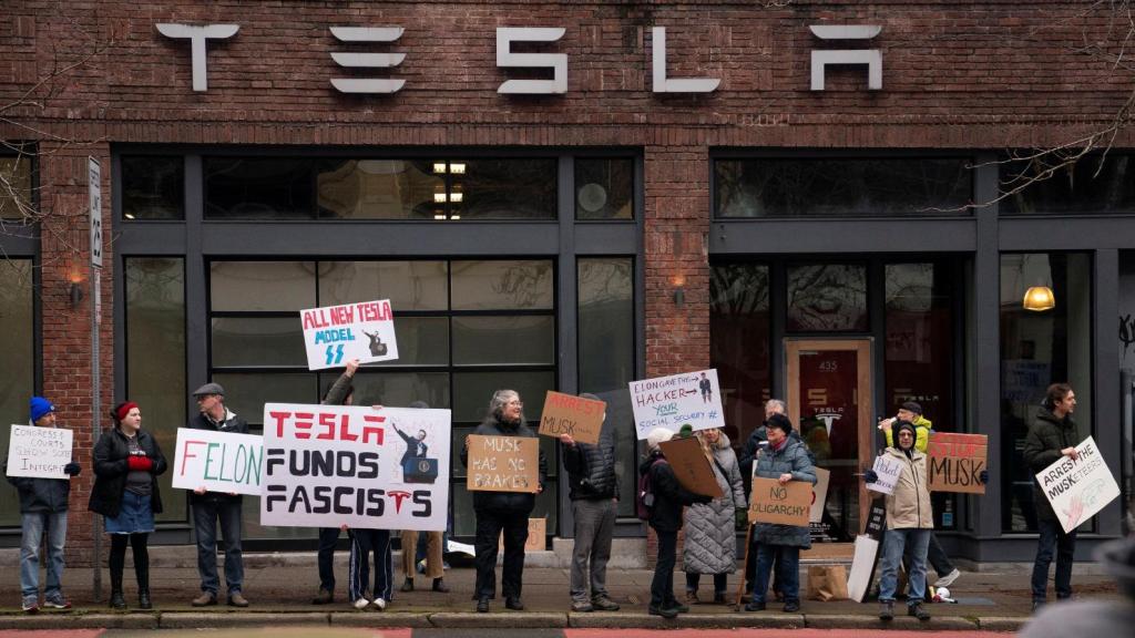 Manifestaciones contra Tesla en Estados Unidos.