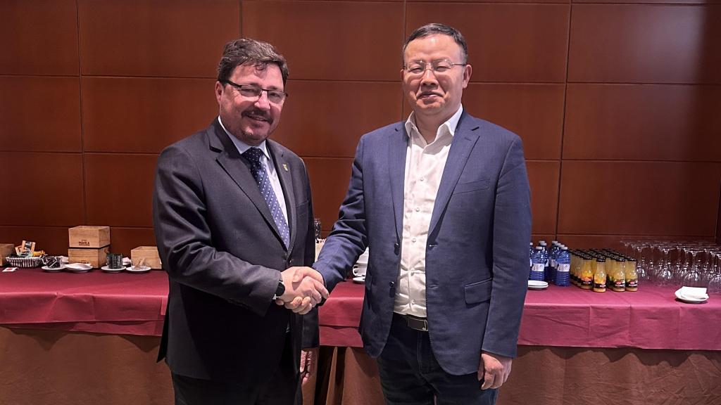 Acuerdo entre la Junta de Extremadura y la empresa china.