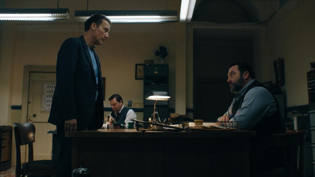 Clive Owen y Denis Menochet en 'Monsieur Spade'