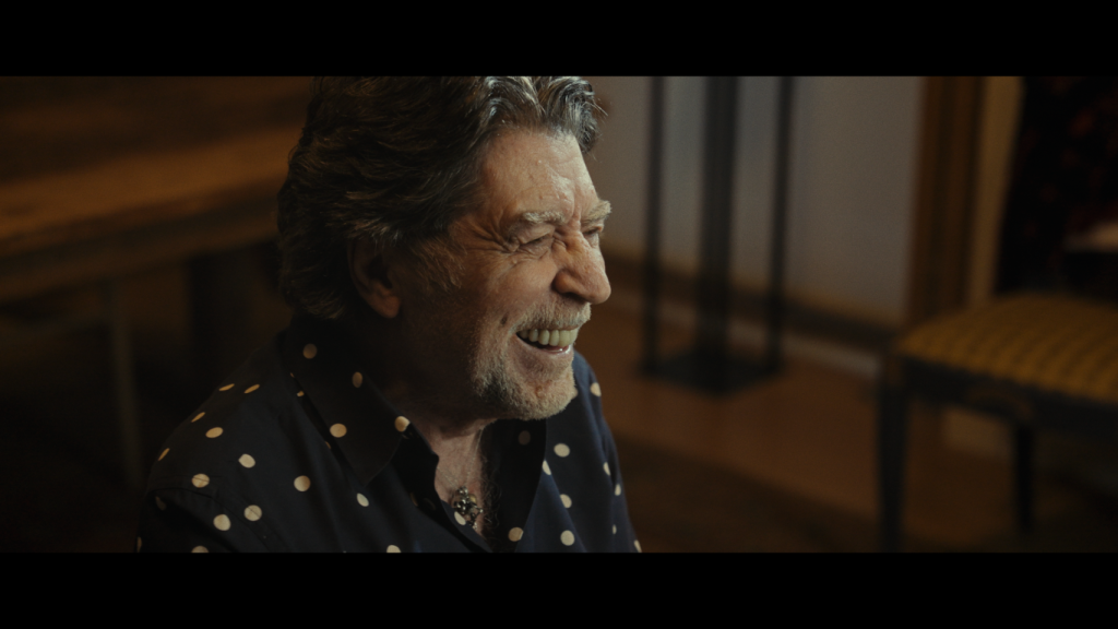 Joaquín Sabina es una de las figuras que participan en el documental 'Solo pienso en ti'