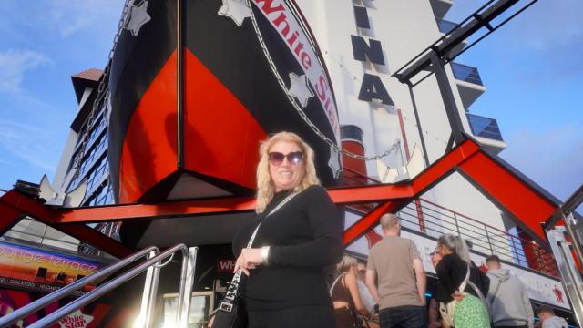 Michelle Baker en una de las zonas favoritas de los británicos en Benidorm.