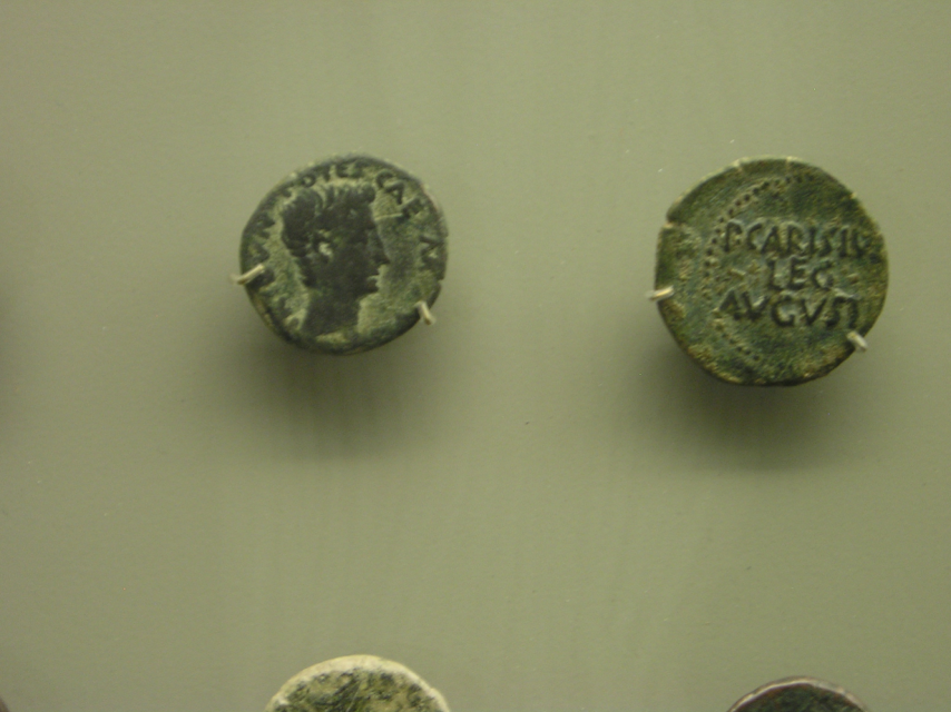 Moneda emitida por Publio Carisio durante la guerra con los norteños. https://es.wikipedia.org