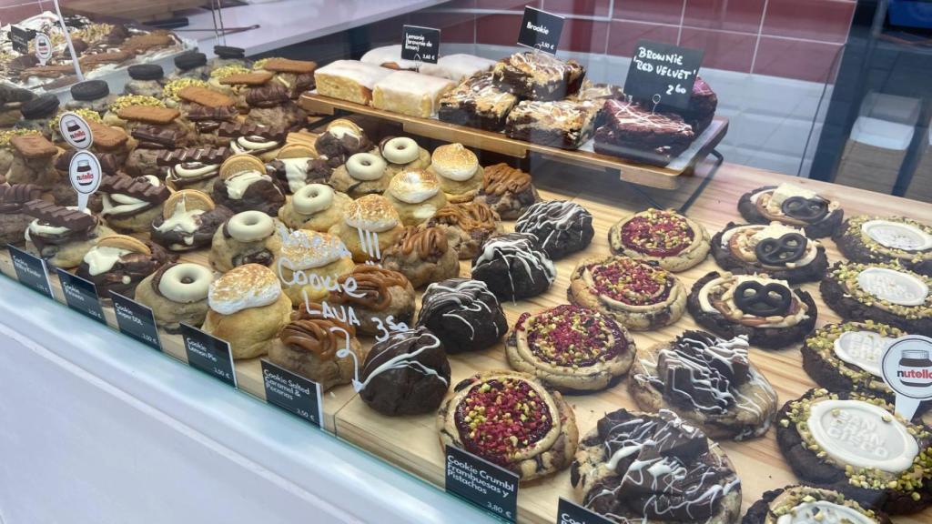 Escaparate de sus galletas.