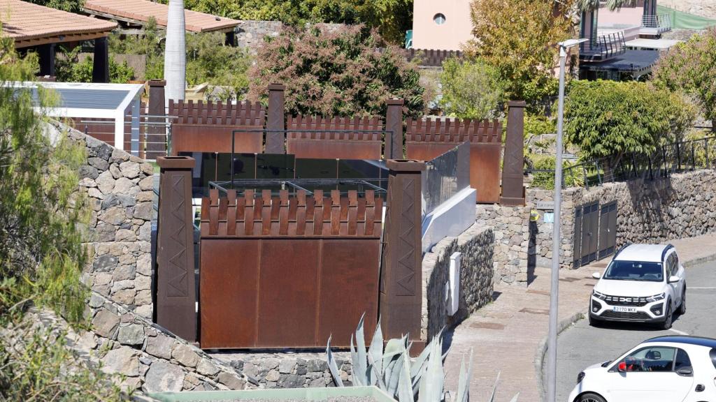 Otro ángulo de la vivienda familiar en el que un grupo de sicarios actuó en cuestión de minutos llevándose con ellos a la mujer y al hijo de José A. C.