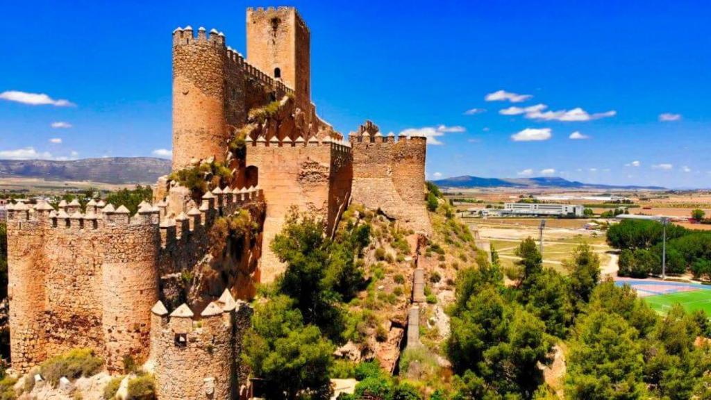El impresionante Castillo de Almansa.