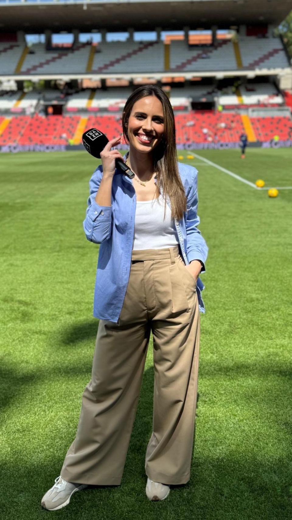 Sandra Díaz, sobre el césped del estadio de Vallecas.