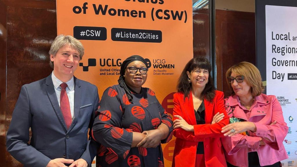 Carlos Martínez en Nueva York junto a Ana Redondo y otras personalidades