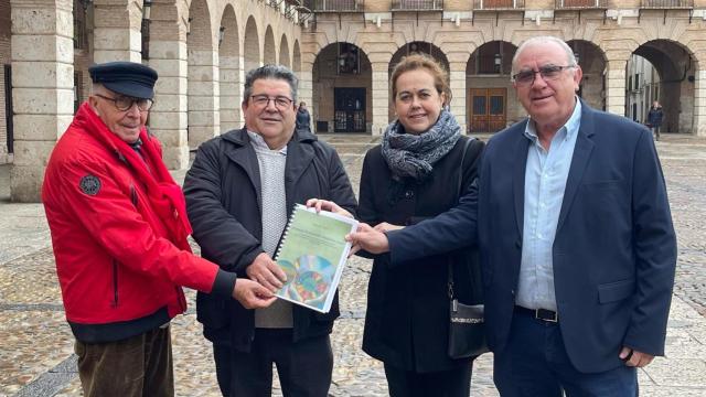 Los alcaldes de Noblejas, Santa Cruz de la Zarza, Villarrubia de Santiago y Ocaña, de izquierda a derecha.