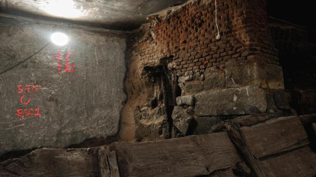 Restos del antiguo Real Canal de Manzanares descubiertos en las obras de la L-11.